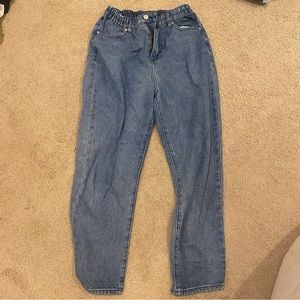 Relaxed fit high rise jean